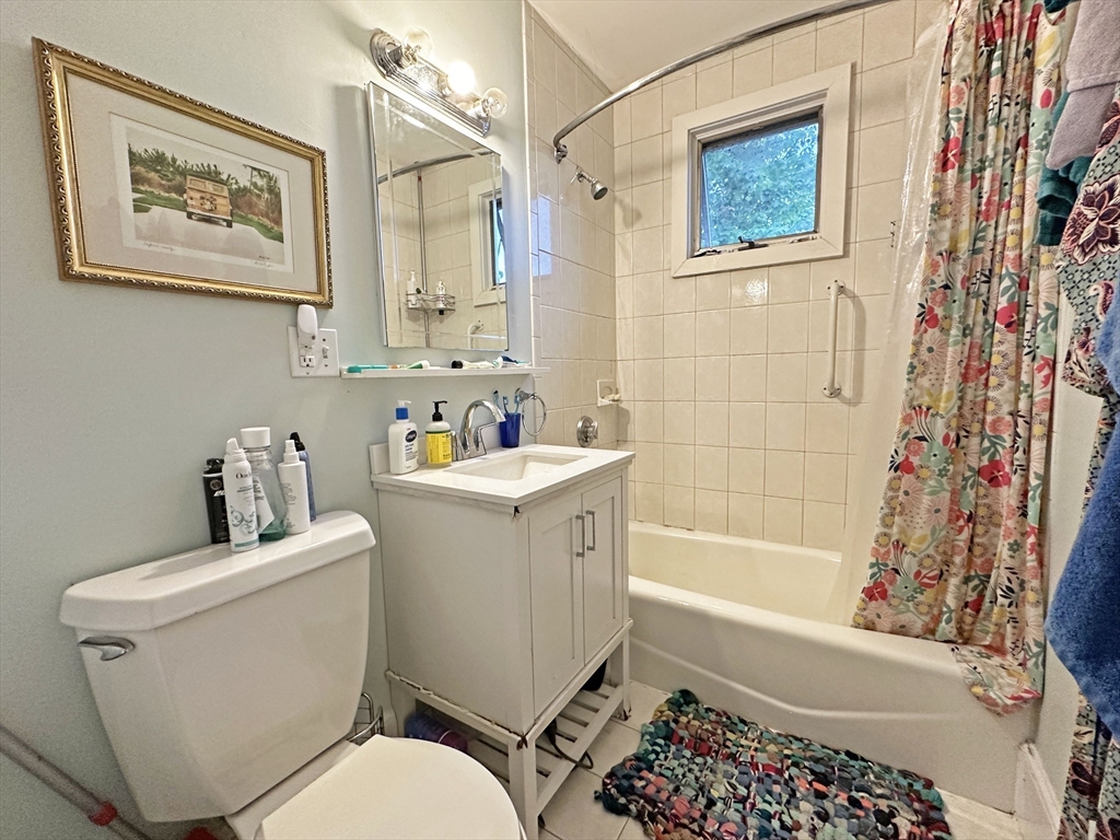 37 Lewis St, Newtonville