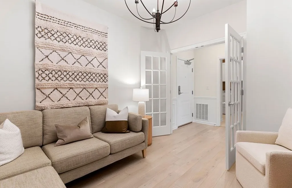 4 Winslow Ln, Grafton