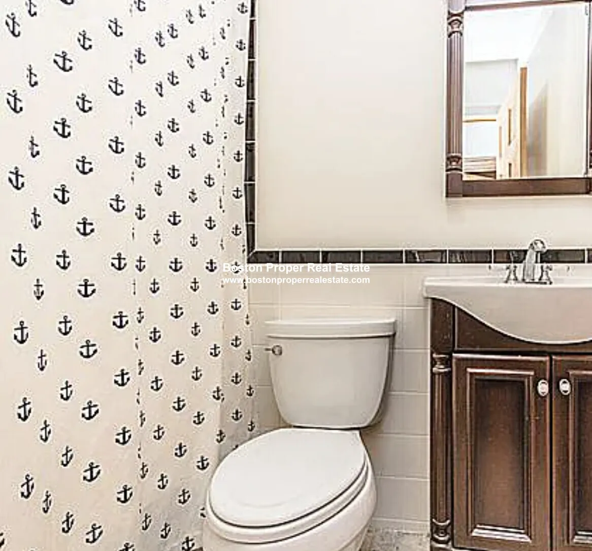 137 Charles St, Beacon Hill