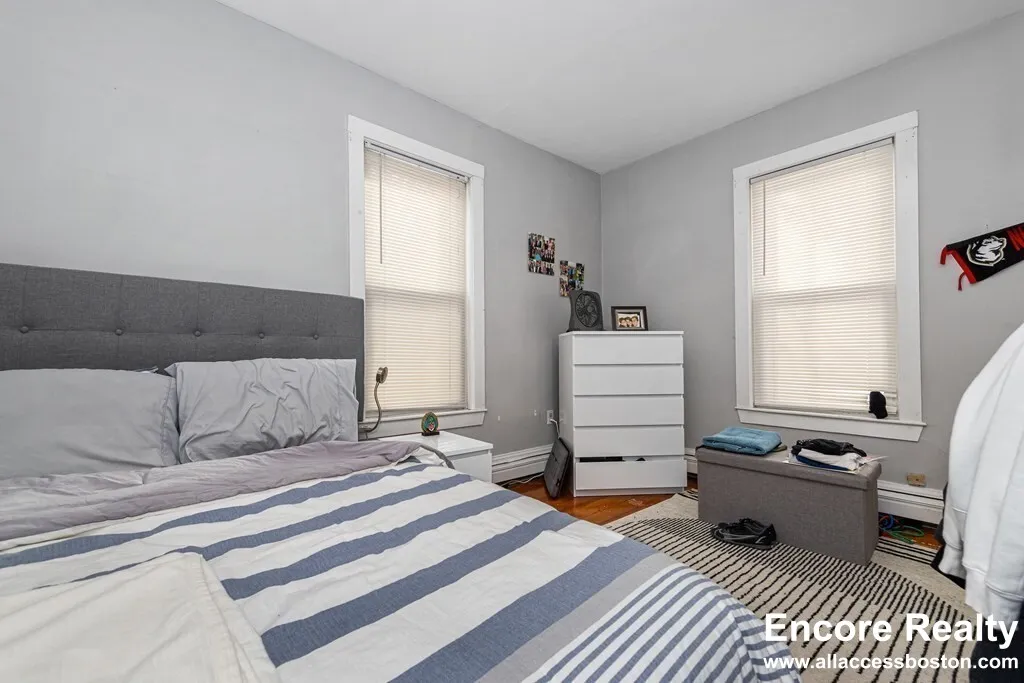 44 Hillside St, Mission Hill