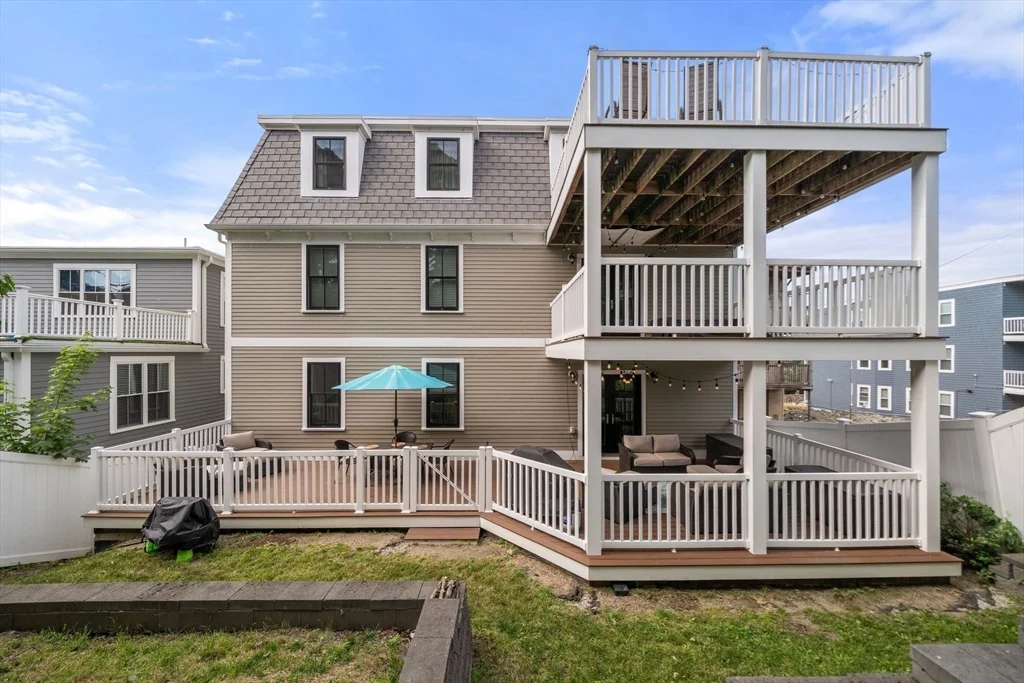 213 E Eagle St, East Boston