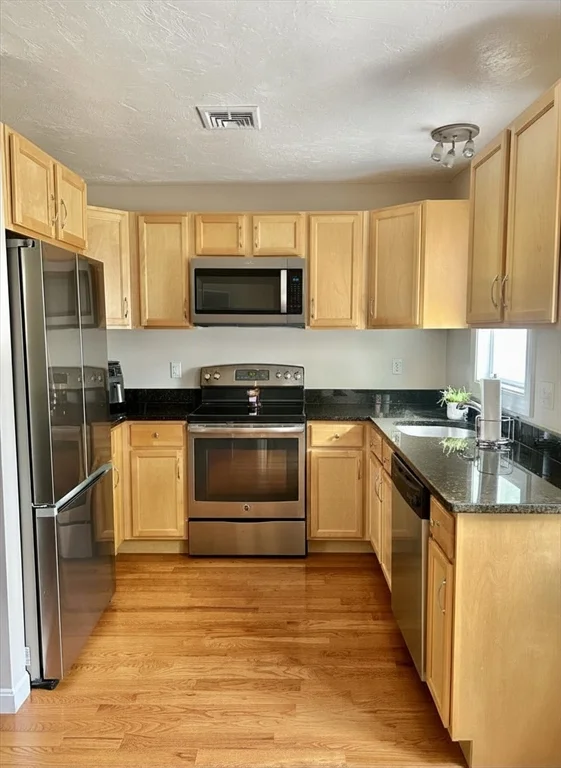 11 Carpenter Ave, Attleboro
