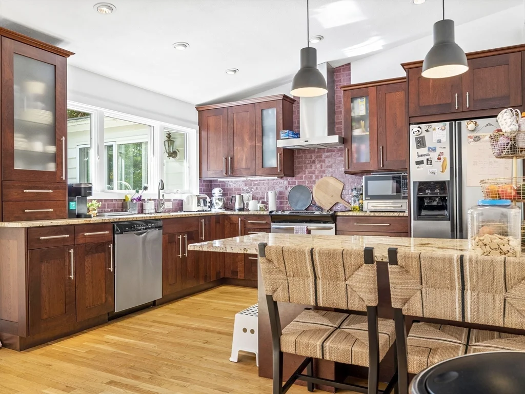 6 Nelson Dr, Chestnut Hill
