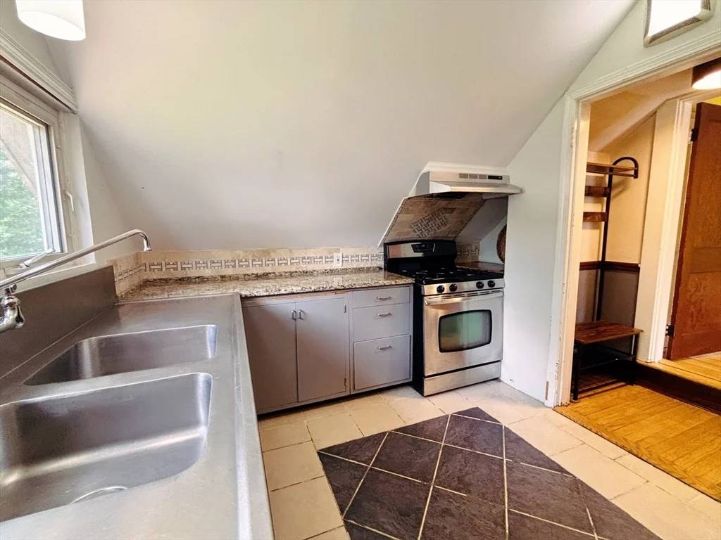 19 Maple St, Uxbridge