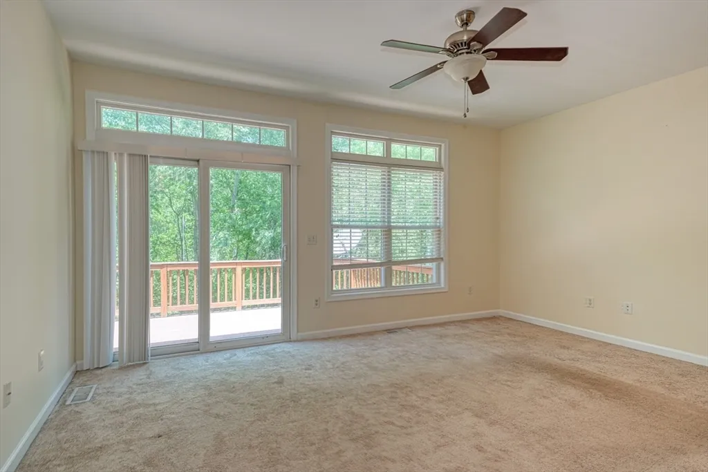 89 Buttercup Ln, Grafton