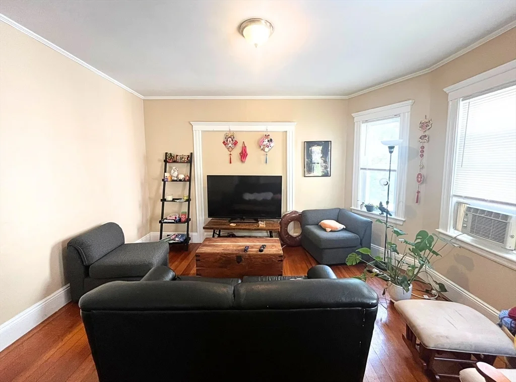 3907 Washington St, Jamaica Plain