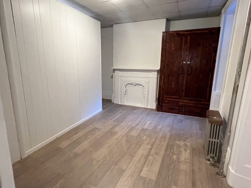 215 Harrison Ave, Chinatown