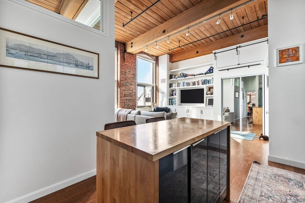 320 West 2nd St, South Boston