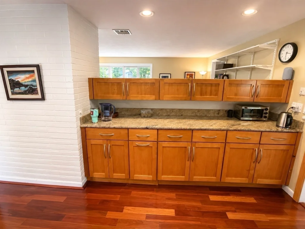 15 Leonard Rd, Framingham