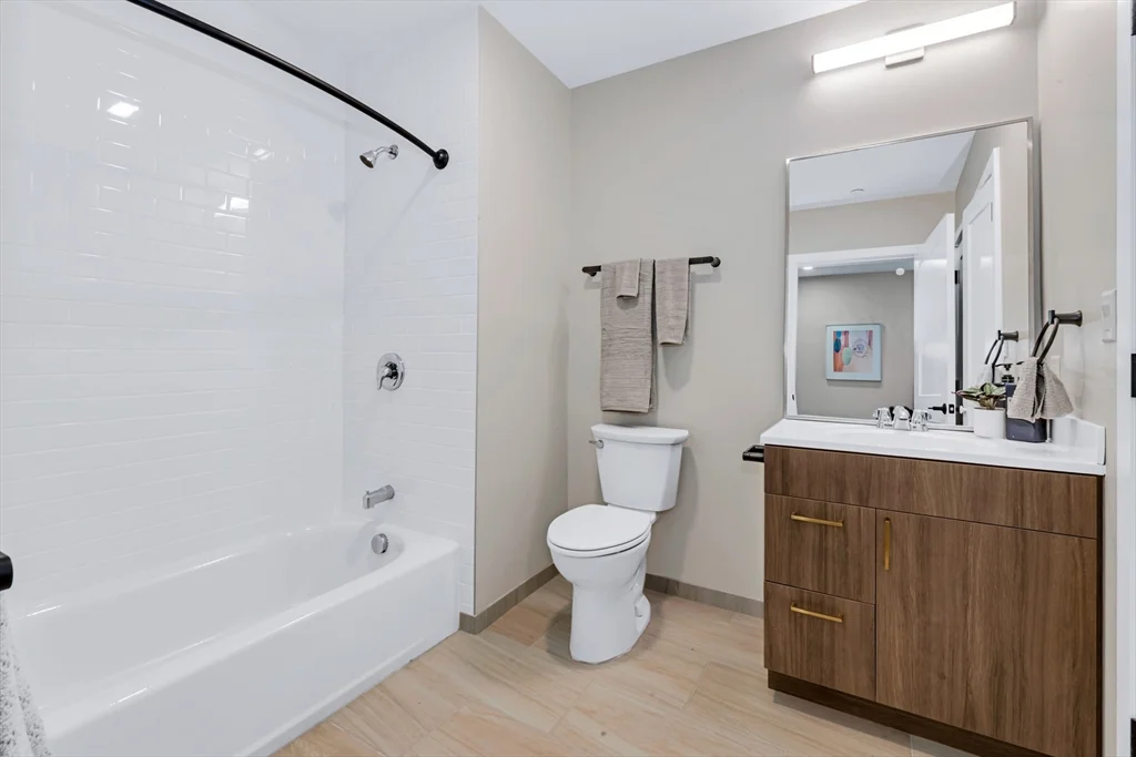 377 Cummins Highway, Roslindale