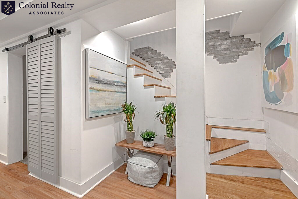 27 Swallow St, South Boston