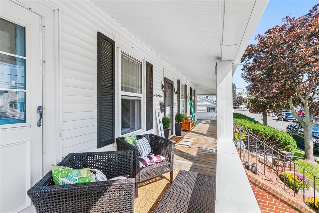 1079 Shirley St, Point Shirley