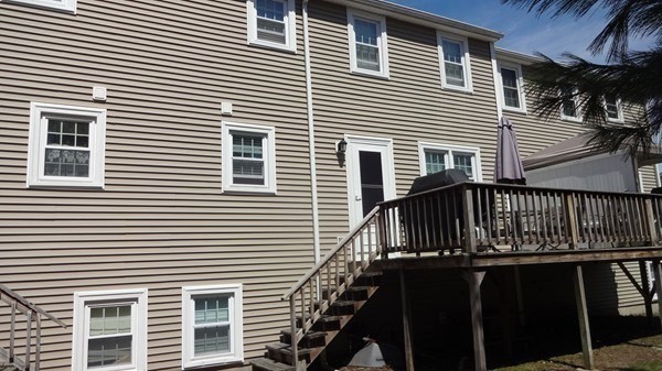 14 Meetinghouse Ln, Millbury