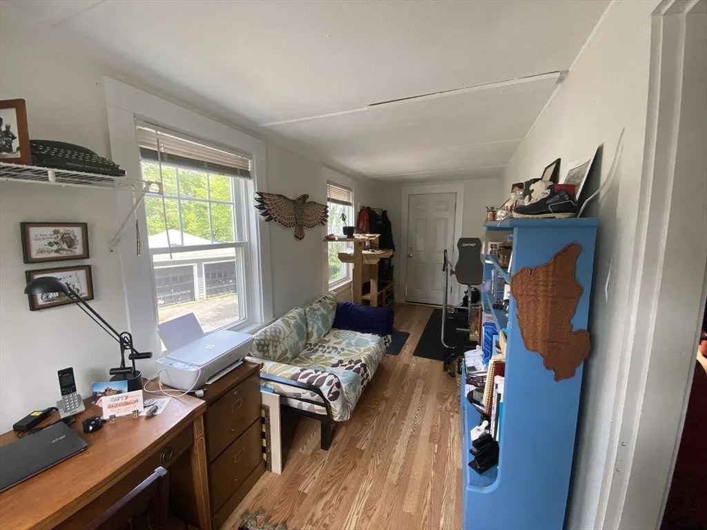 16 Stonecleve Rd, Wellesley