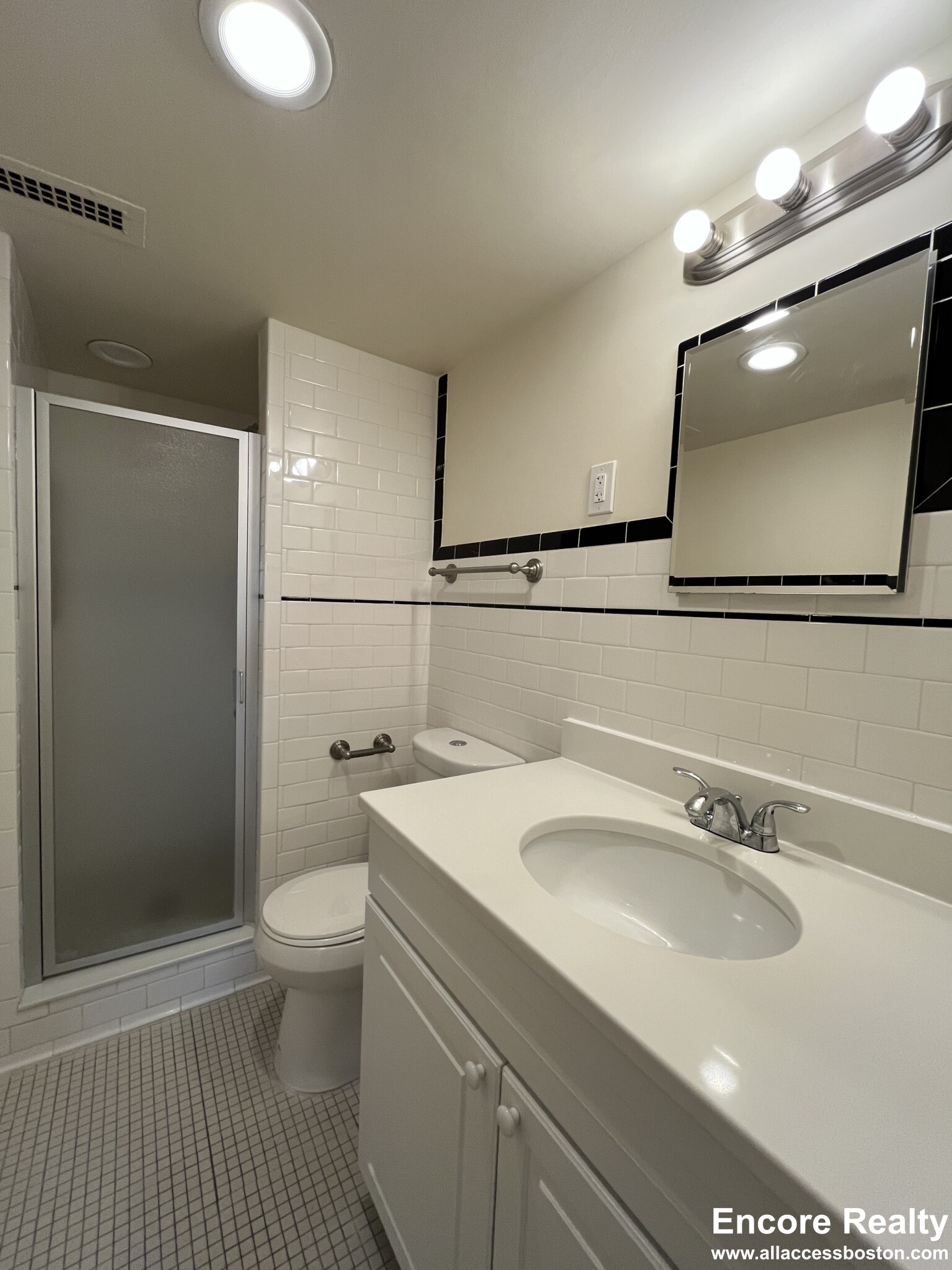 101 Monmouth St, Longwood