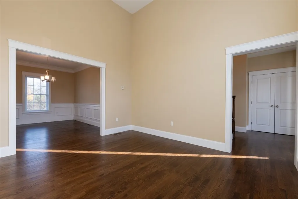 15 Hialeah Ln, Framingham