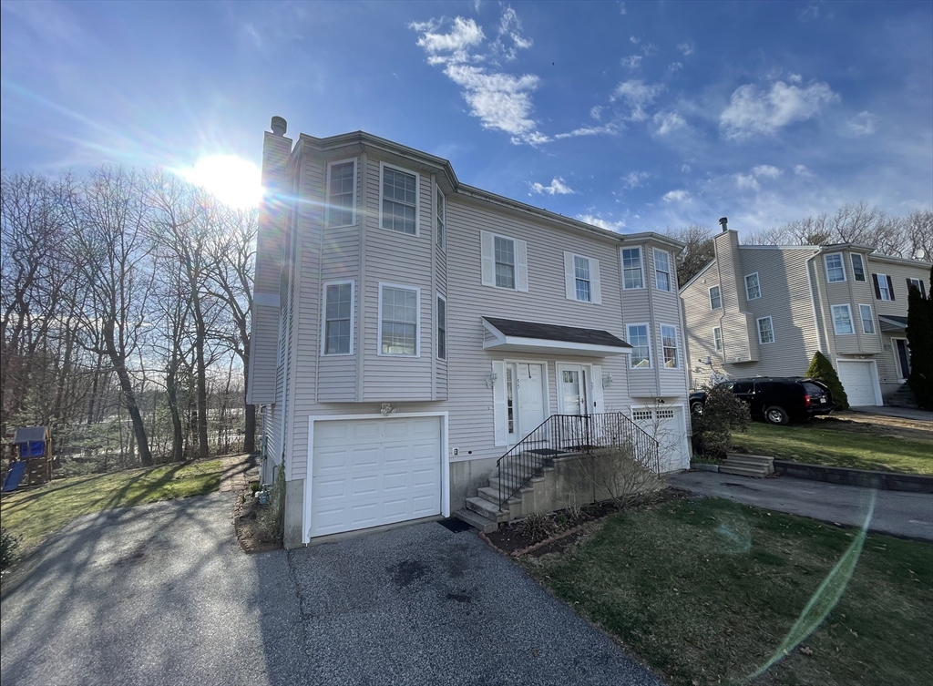 55 Ledgecrest Dr, Worcester