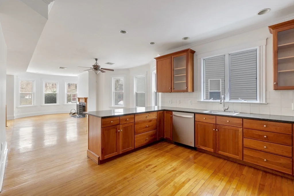 114 Trowbridge, Mid Cambridge