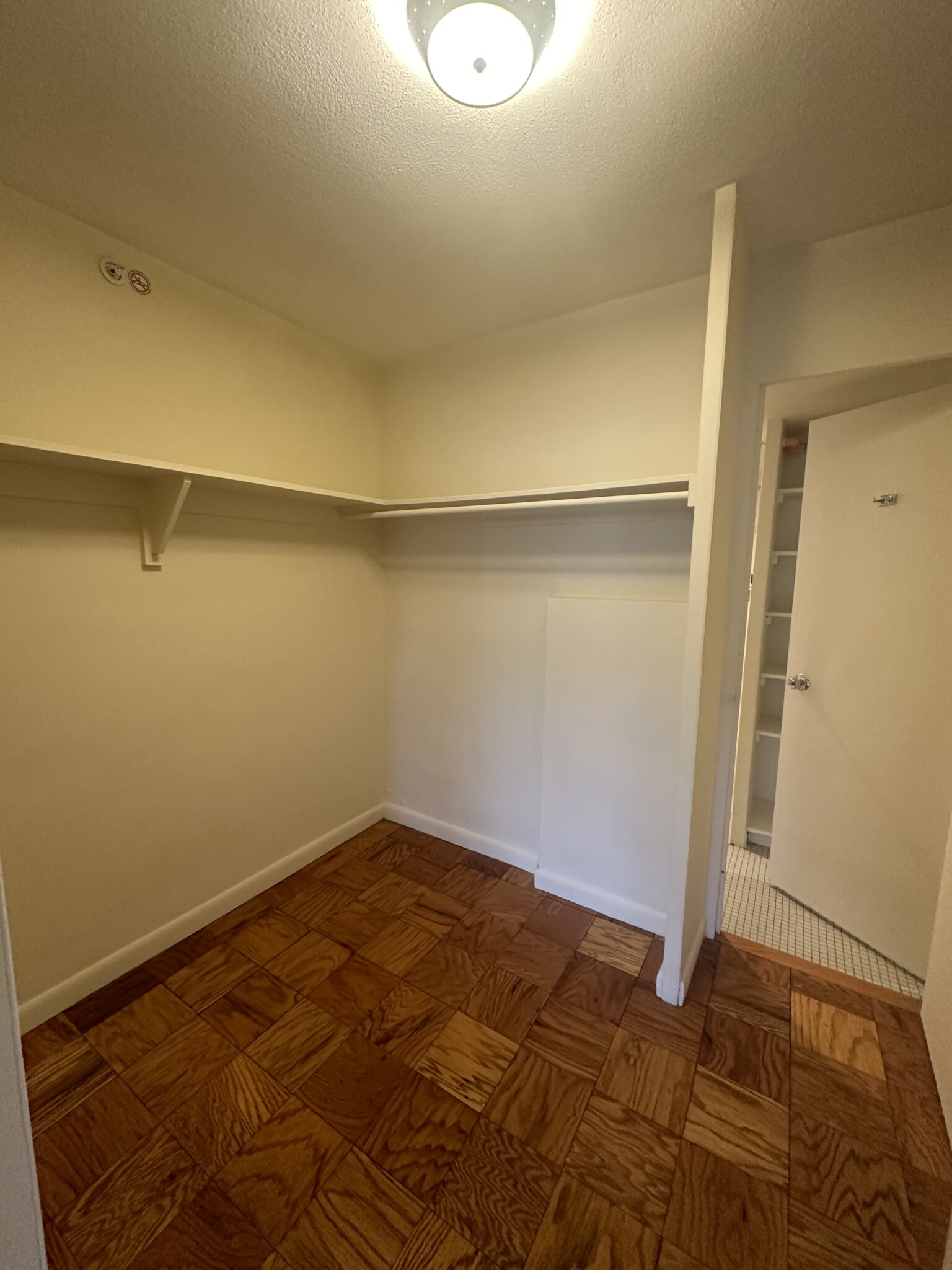 101 Monmouth Ct, Longwood