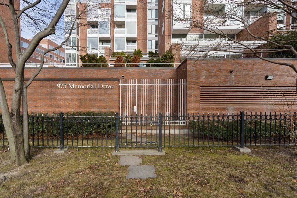 975 Memorial Dr, Harvard Square