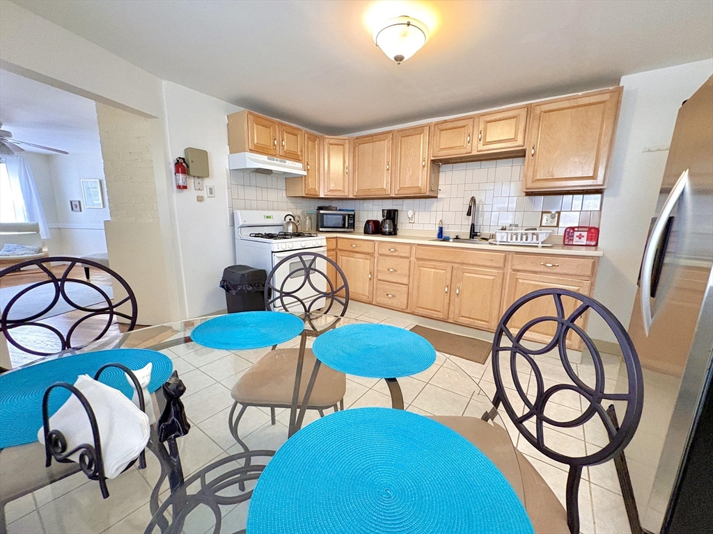 285 Roxbury St, Roxbury