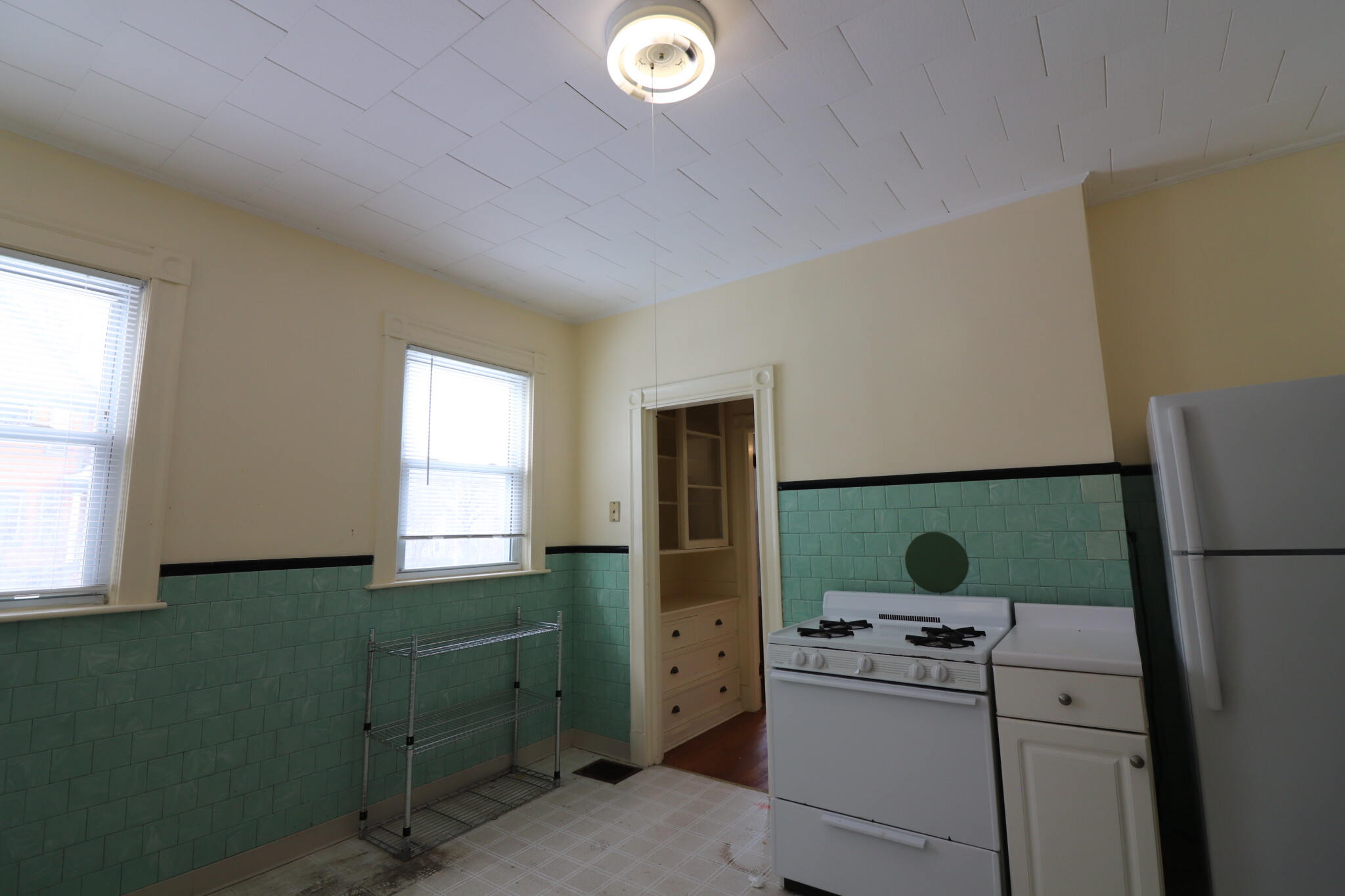 3 bed, 2 bath apartment for rent at 582 Cambridge St Unit 1, Allston — photo 5 of 10