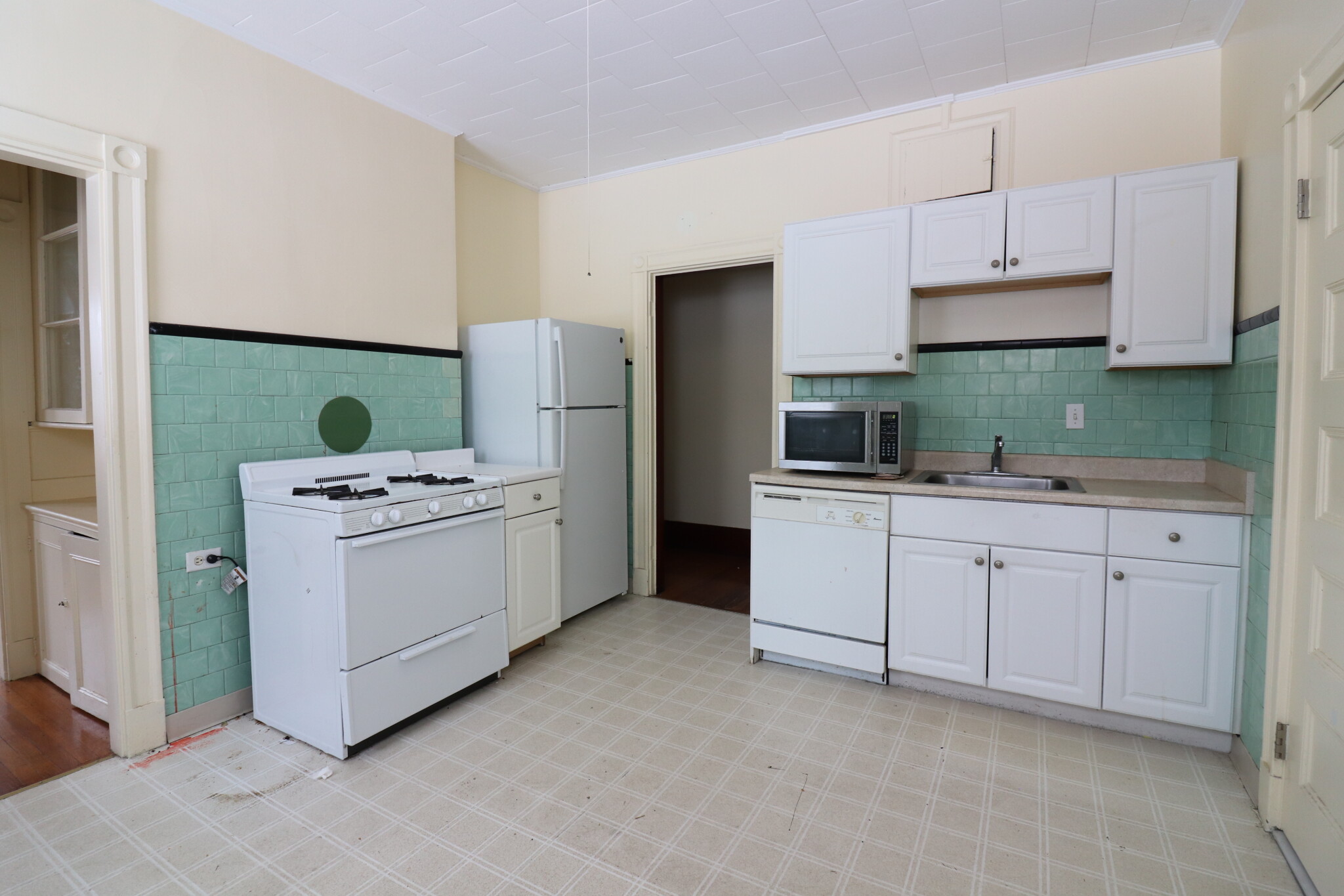3 bed, 2 bath apartment for rent at 582 Cambridge St Unit 1, Allston — photo 6 of 10