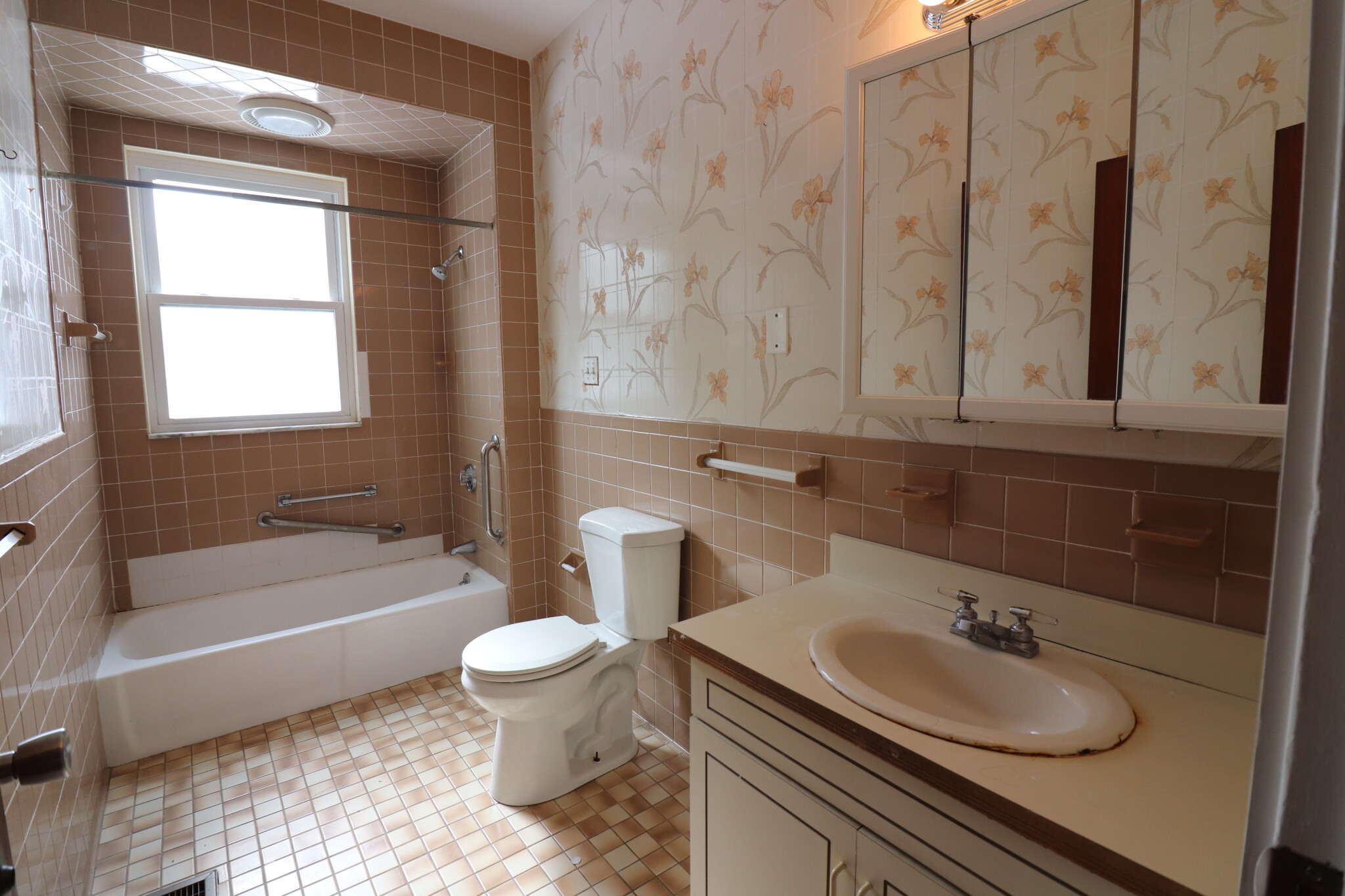 3 bed, 2 bath apartment for rent at 582 Cambridge St Unit 1, Allston — photo 10 of 10