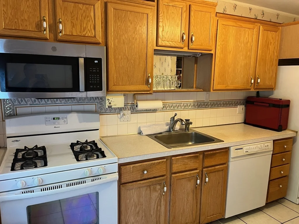 49 Bayberry Dr, Sharon