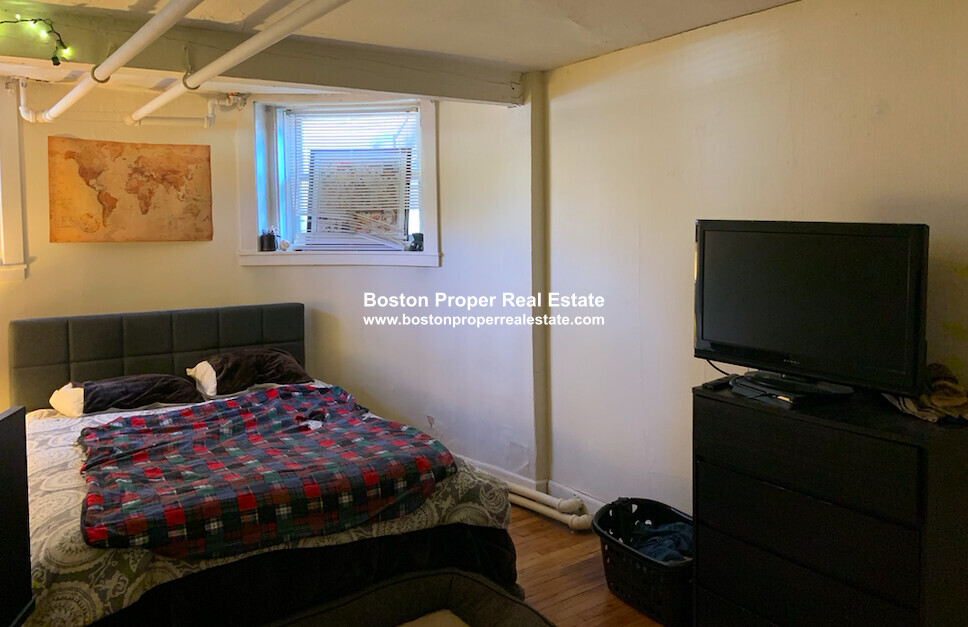 1748 Beacon St, Brookline