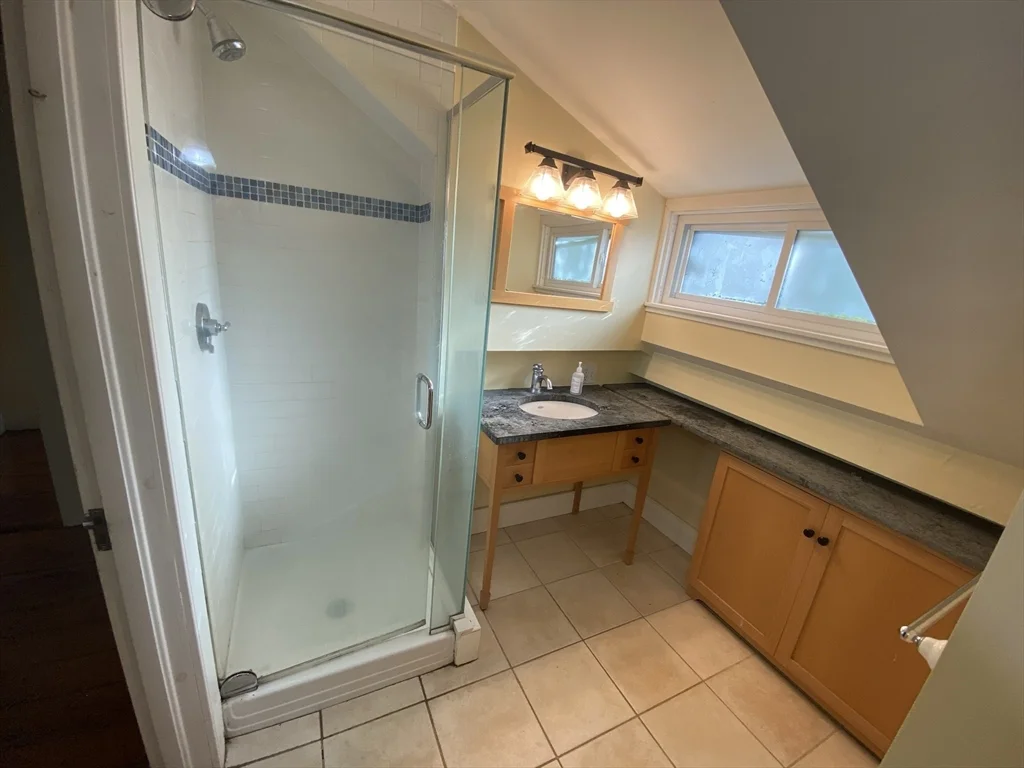 155 Amity St, Amherst