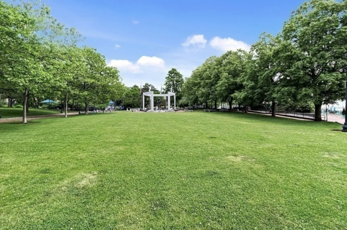 33 3rd Ave, Charlestown