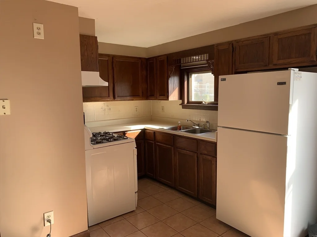 355 Field St, Fall River