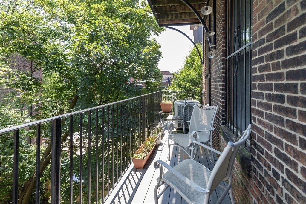 1662 Washington, South End