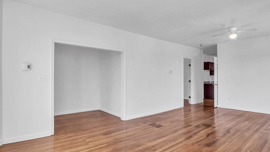 1442 Main St, Worcester