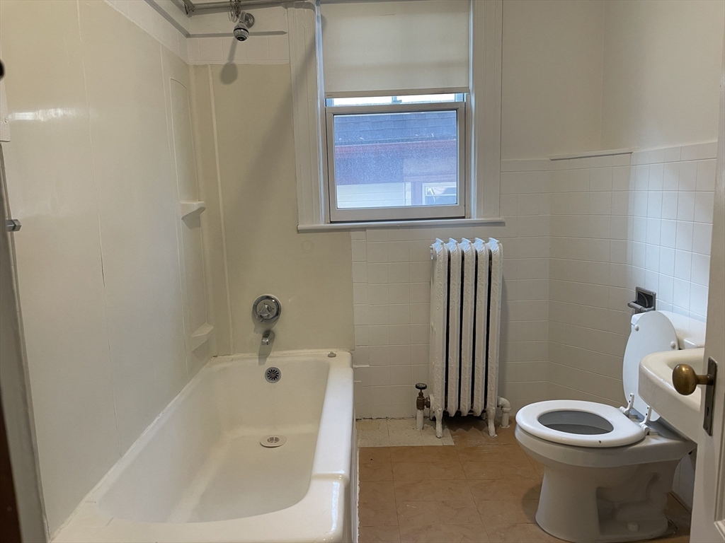 28 Glen Rd, Jamaica Plain