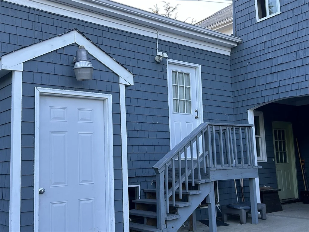 569 Winthrop St, Rehoboth