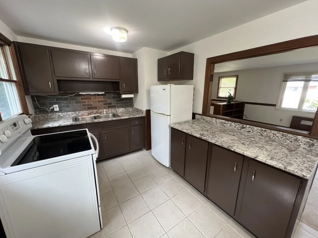 12 Saran Ave, Bedford