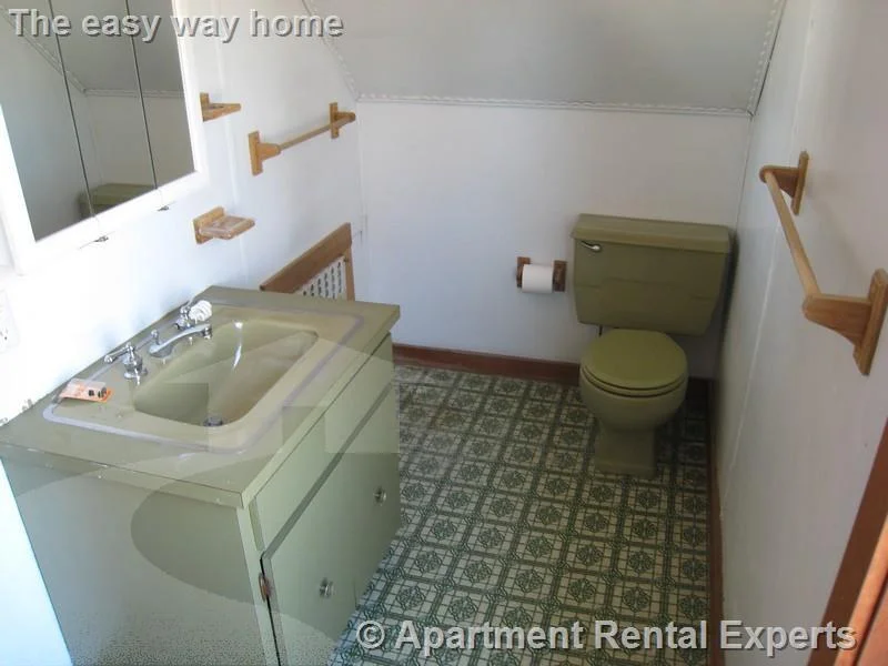 89A College Ave, Tufts