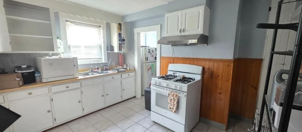 176 Safford, Wollaston