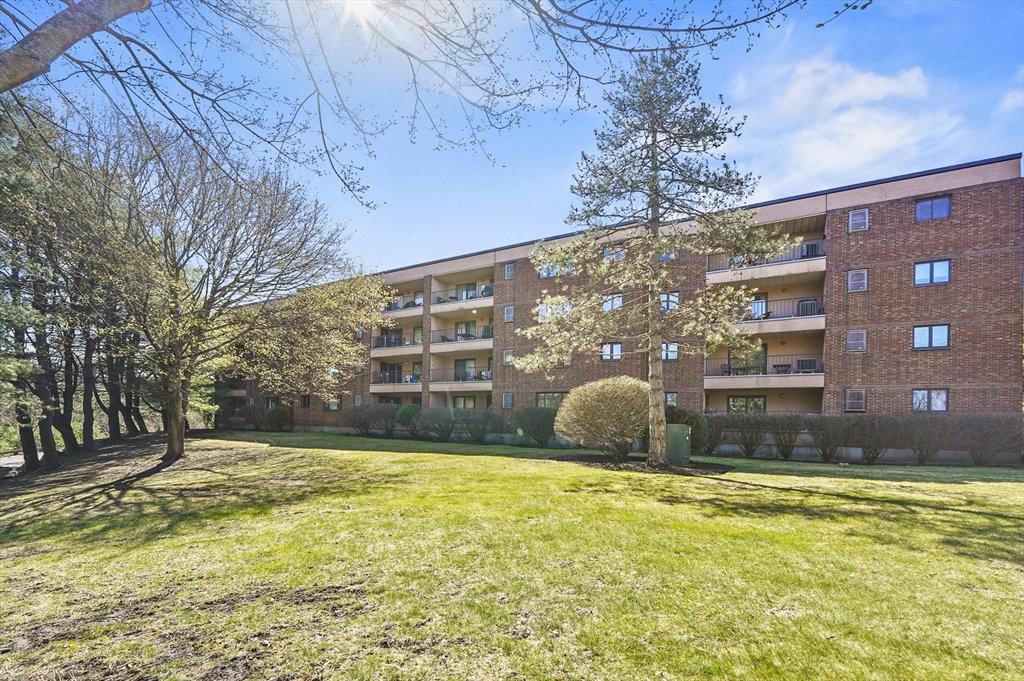 11 Ledgewood Way, Peabody