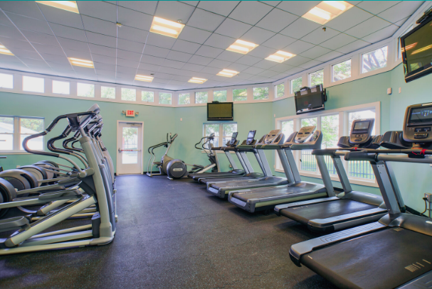 1 South Point Dr, Dorchester