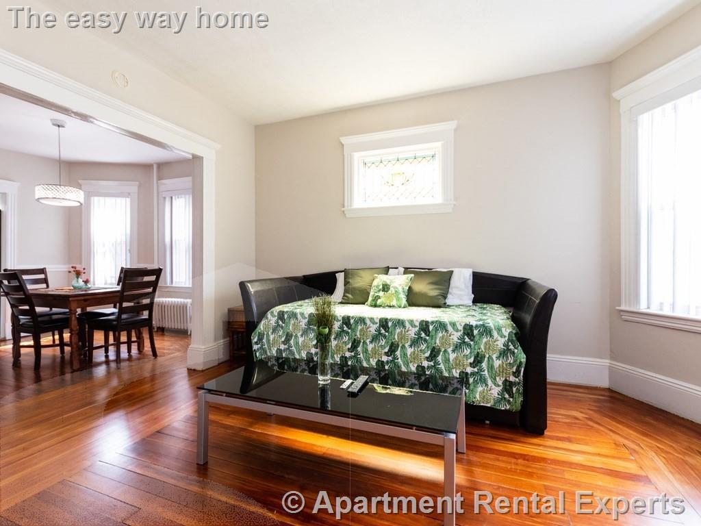 15 Russell Rd, Davis Square