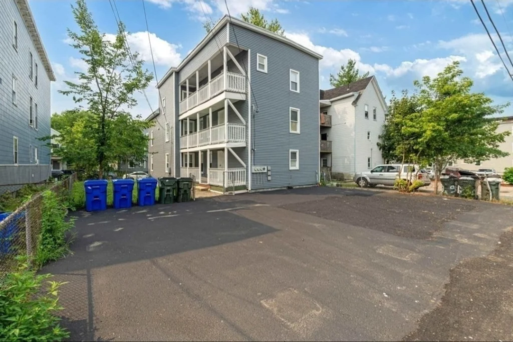 320 Cedar St, Manchester