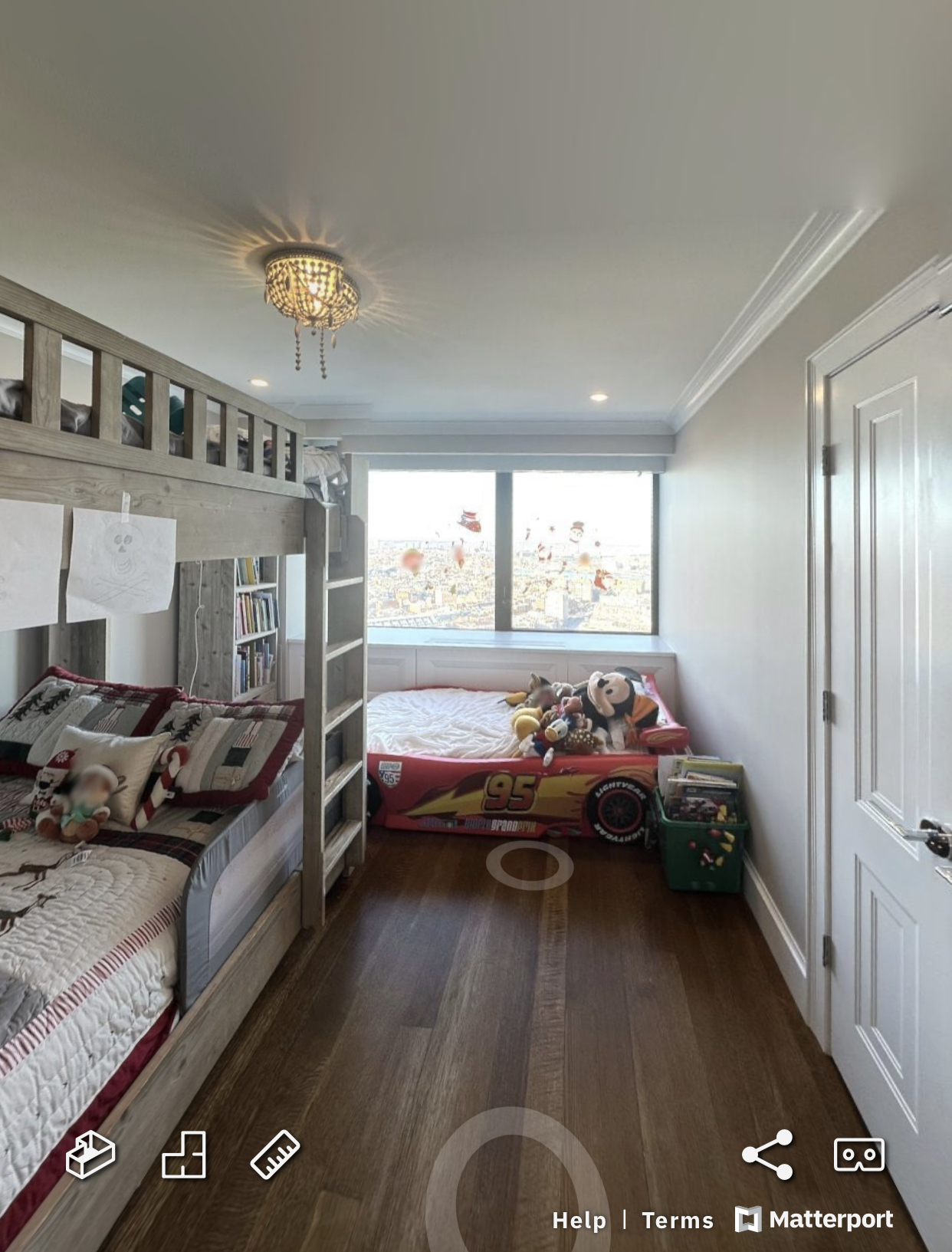 85 East India Row, Downtown