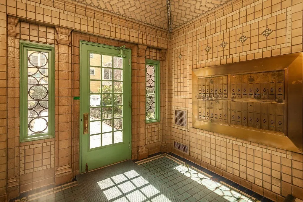 1572 Massachusetts Ave, Neighborhood Nine