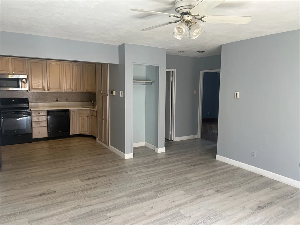 222 Winthrop Shore Dr, Winthrop