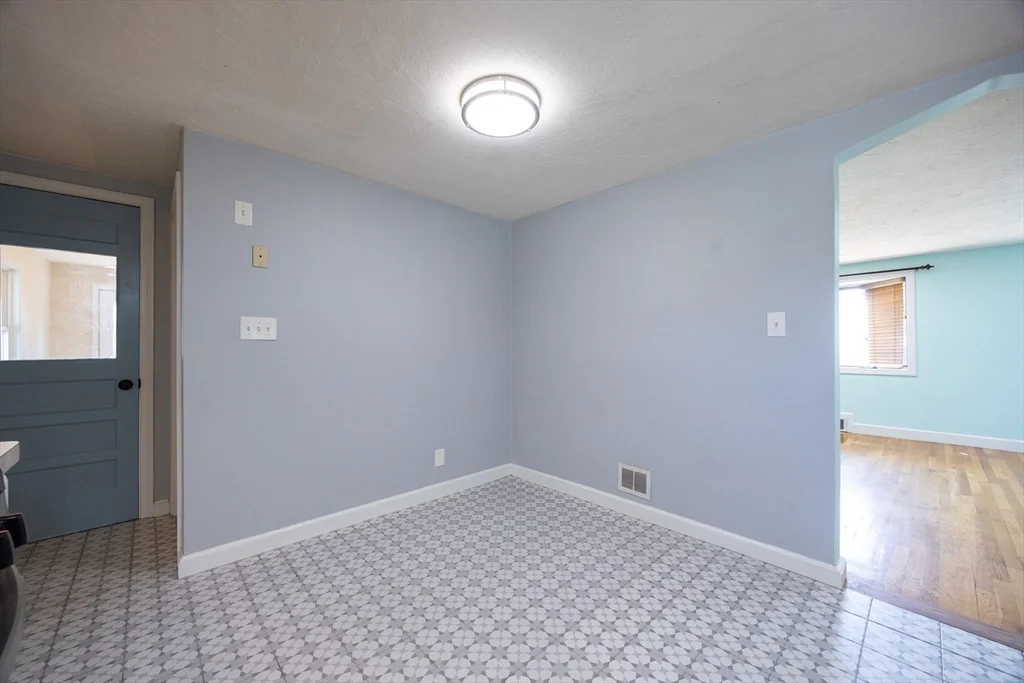 22 Suffolk Rd, Sharon