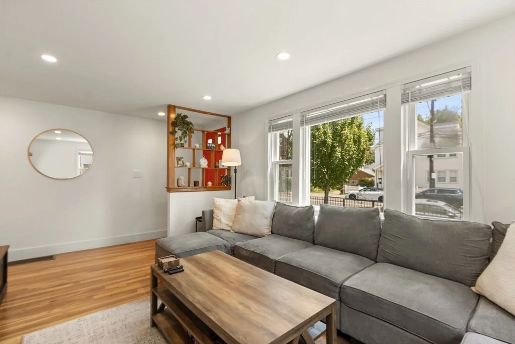 177 Faneuil St, Oak Square