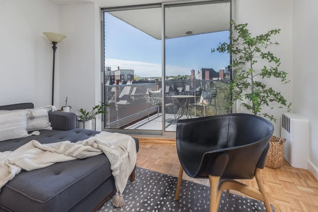 19 Winchester St, Coolidge Corner